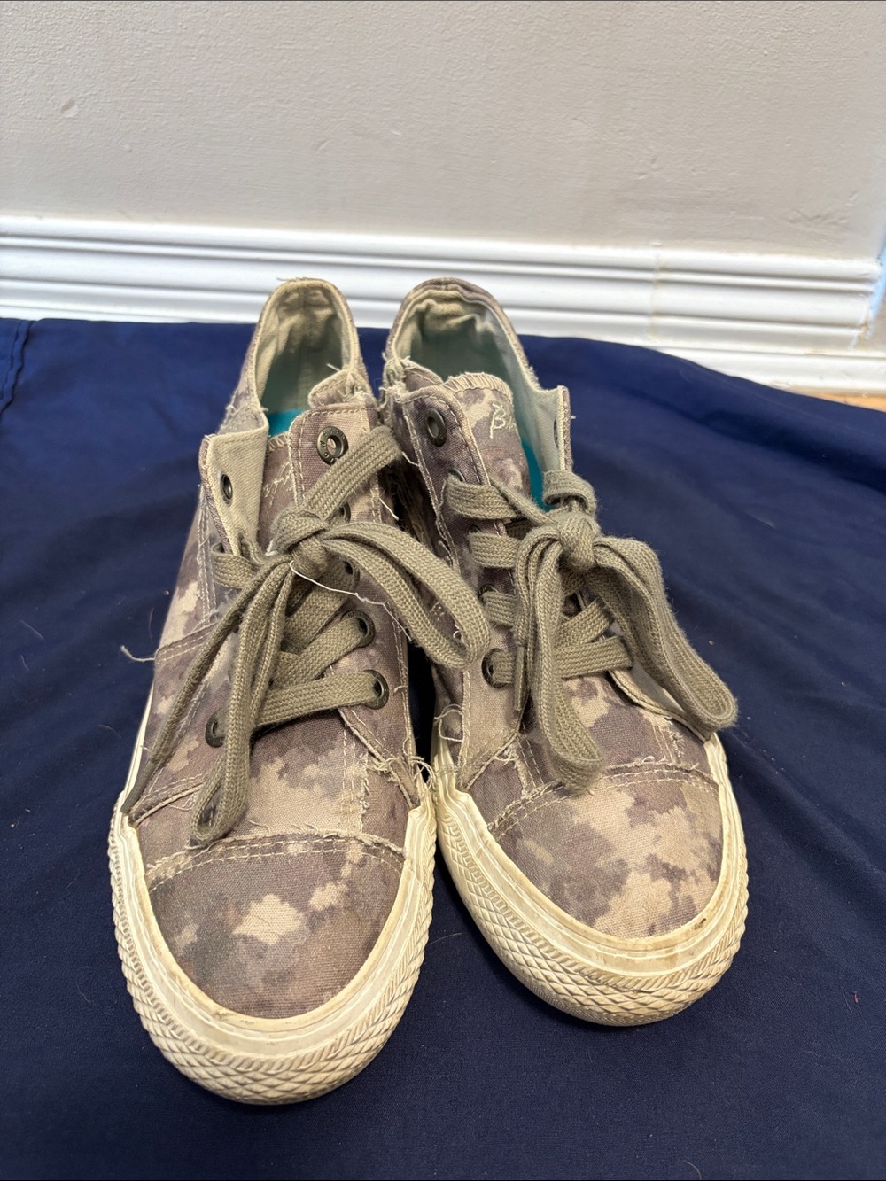 Women’s Blowfish Wedge Casual Canvas Sneakers in Grey Camo